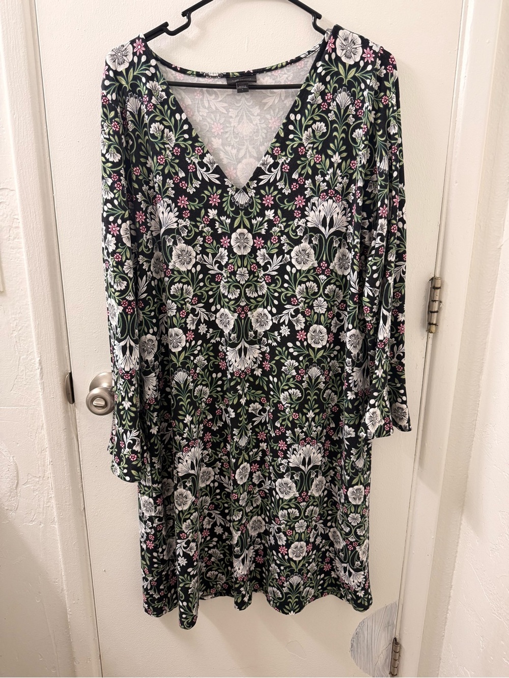 J. Jill Wearever Floral Shift Dress V-Neck Long Sleeve Knee Length Black L